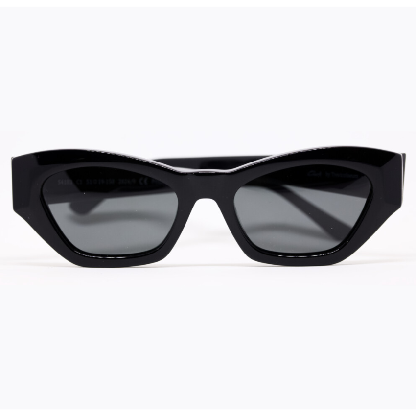 CLARK 4183 01 occhiali da sole montatura nera acetato forma cat-eye lenti grigie polarizzate stile vintage contemporaneo donna